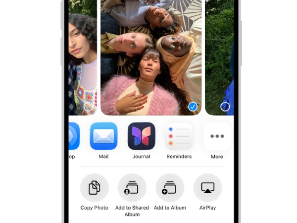 เลือกรูปภาพแล้วแตะ แชร์